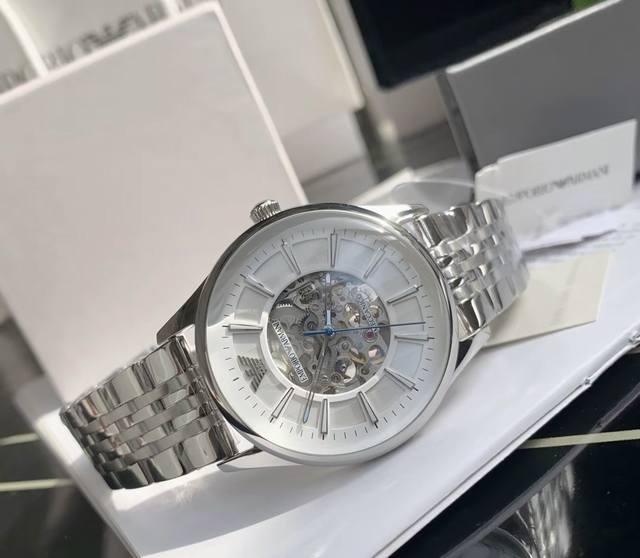 520真的是最喜欢的腕表单品 镂空的表盘绝绝子 Armani 阿玛尼机械男士腕表 前后镂空设计 表盘尺寸是43Mm 当然 好看的背后肯定是有缺点 生活防水不防温