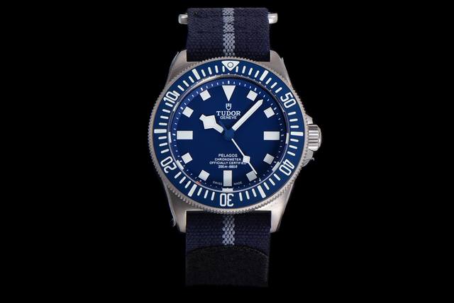 1820Br 帝舵 Tudor Ot5 Rk1 领潜型Fxd → 表径：42Mm 厚度12.75Mm 材料：五级钛及氧化锆陶瓷转圈． 机芯，杭州七系28800快