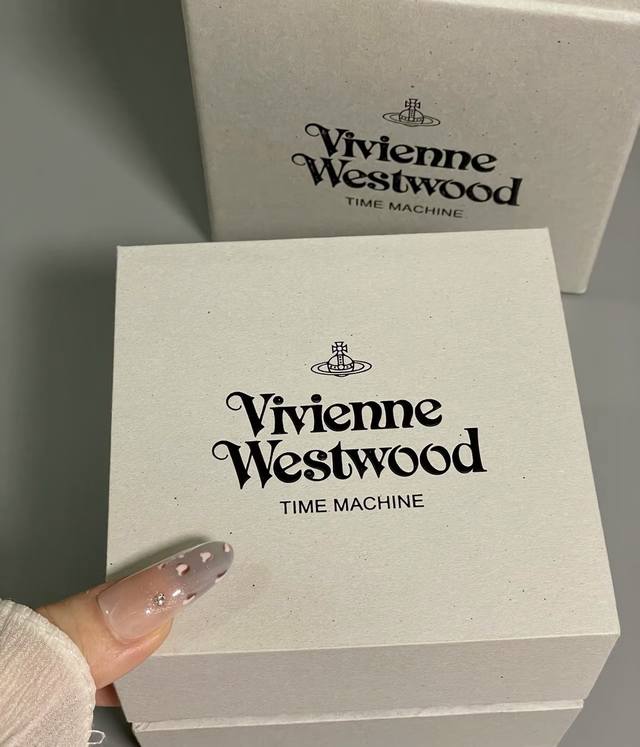 390 This dragon fruit-colored watch by Vivienne Westwood is so beautiful! It sat