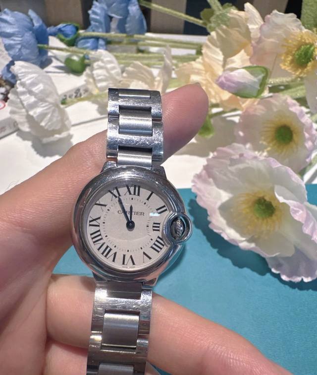 520Cartier卡地亚 蓝气球系列 石英机芯 30米防水 女表 瑞表 33Mm 白色表盘 精钢表带 520Cartier卡地亚 蓝气球系列 石英机芯 30米防水 女表 瑞表 33Mm 白色表盘 精钢表带