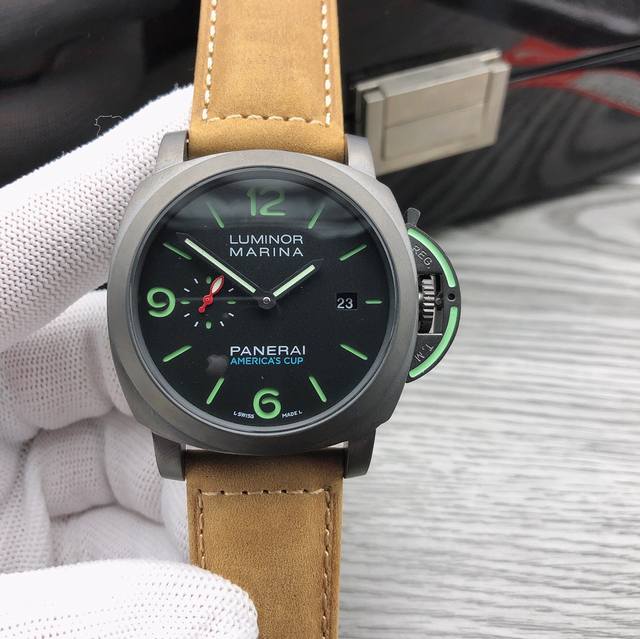 650品牌：沛纳海--panerai Luminor 系列pam 类型：男士顶级腕表 机芯：全自动机械机芯 表壳：316L精钢表壳 镜面：矿物强化玻璃 皮带：进