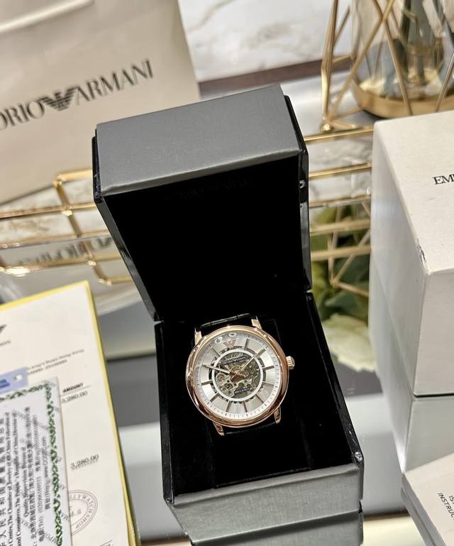 520阿玛尼机械皮带男表到货Armani 表壳：316L精钢表镜：强化矿物质玻璃表带：316L精钢表扣：双按扣原装机芯 尺寸：45Mm缠绕于腕间的璀璨 释放意式