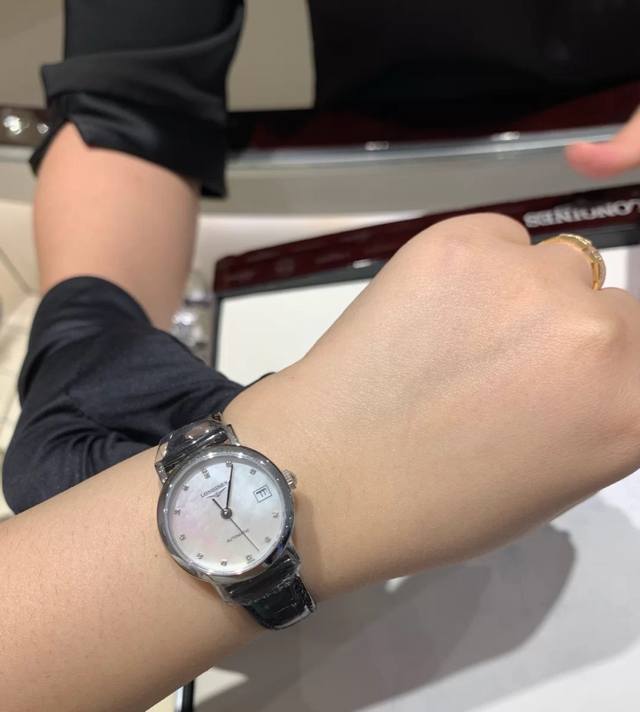 980 Longines Elegance Collection Couple Watch. This watch features an automatic