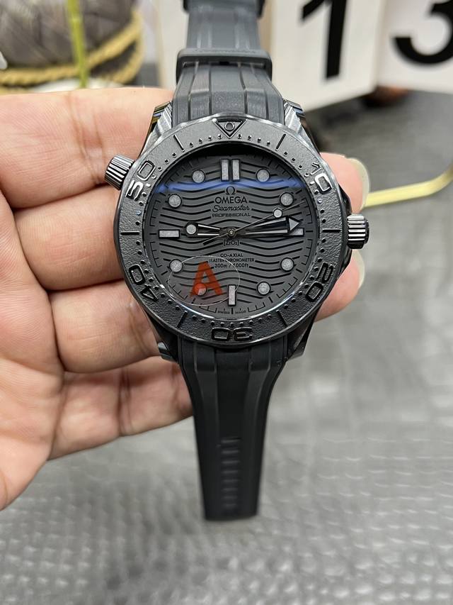 Vs欧米茄墨黑海马300系列V4升级版 43.5Mm陶瓷壳 搭载8806全自动一体同轴机芯 Vs欧米茄墨黑海马300系列V4升级版 43.5Mm陶瓷壳 搭载8806全自动一体同轴机芯