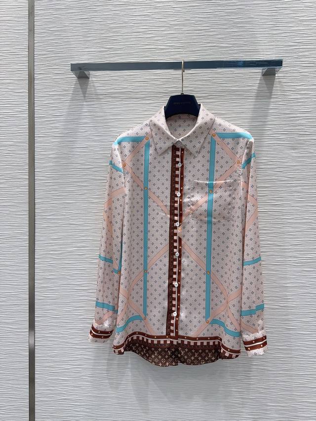 05758#120 New style shirt with print, versatile in both edgy and sweet styles. T