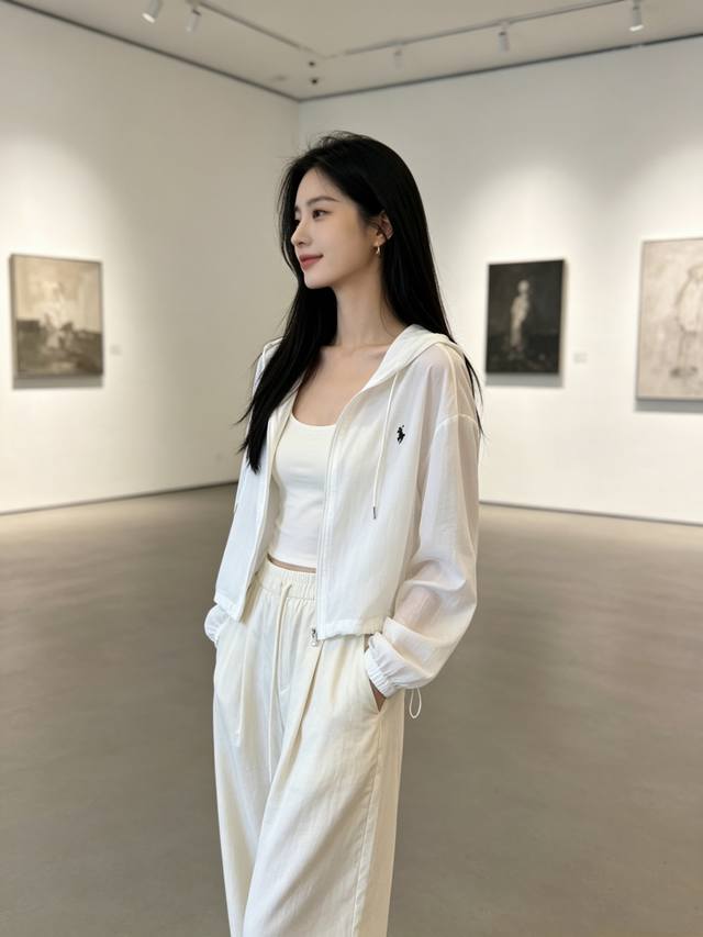 170 Who understands this?! This Tencel sun-protective jacket is so perfect for s