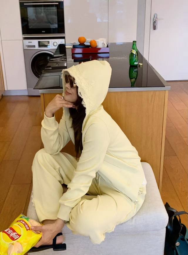 88012 Miu Lace-trimmed Hooded Set A relaxed spring outfit that's both sweet and
