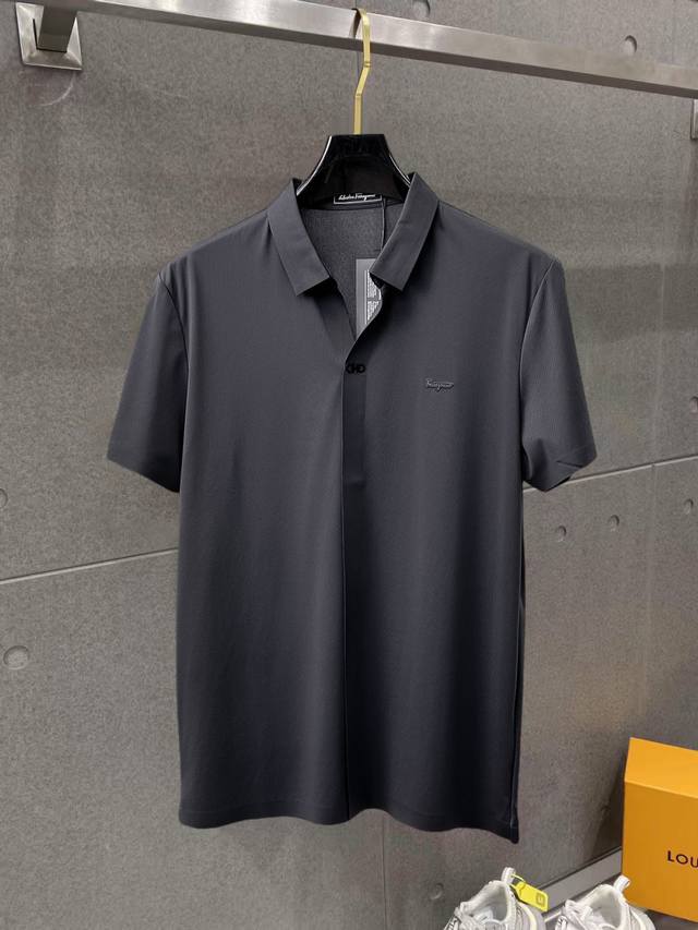 P200 A must-have for Ferragamo high-end business professionals! This casual busi