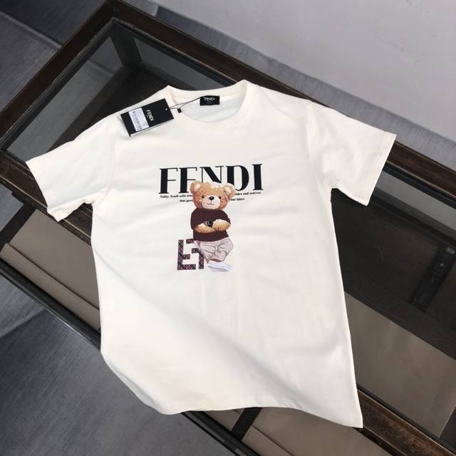 P90 款号:F080 Fendi 芬迪 25Ss 大师亲手设计潮牌新品印花圆领短袖T恤 春夏最新砖柜同步 Os落肩版型 - 260G双纱纯棉顶级面料 手感柔软
