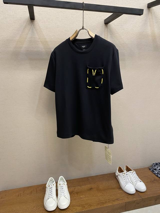 P160Fendi，圆领缎带拉绳贴袋短袖T恤 正品7700购入开发 280克双面平纹针织面料 进口刺绣 面料酵洗 定制1：1绳子 定制1：1五金 定制1：1商标