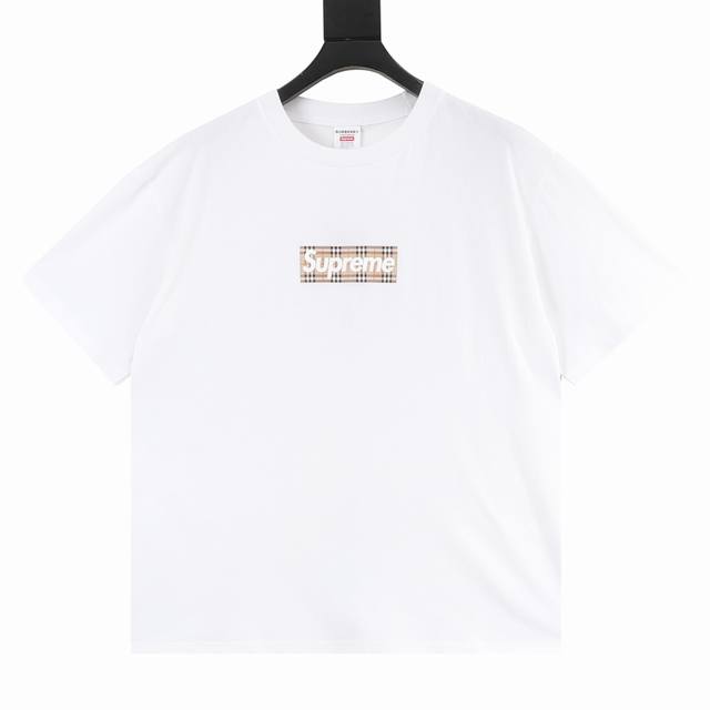160 Supreme 格纹Box字母短袖黑+白 胸前标志性的Box Logo 底色并非纯色 而是填充了Burberry标志性的Vintage Check 复古