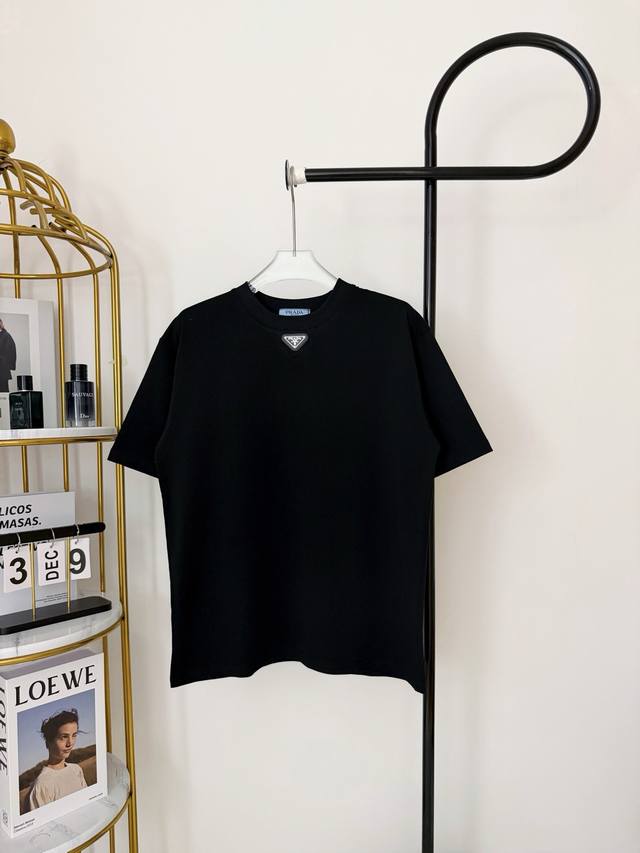 90 Style No.: He041 Prada - Prada V-neck crew neck short-sleeved top with 3D tri
