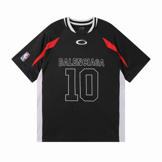 P130 顶级版本 大货细节图 #巴黎26Ss撞色育克巴黎联名Nba系列球衣10字母刺绣短袖# Balenci*Ga巴黎# 面料采用260G巴黎专用运动面料网眼