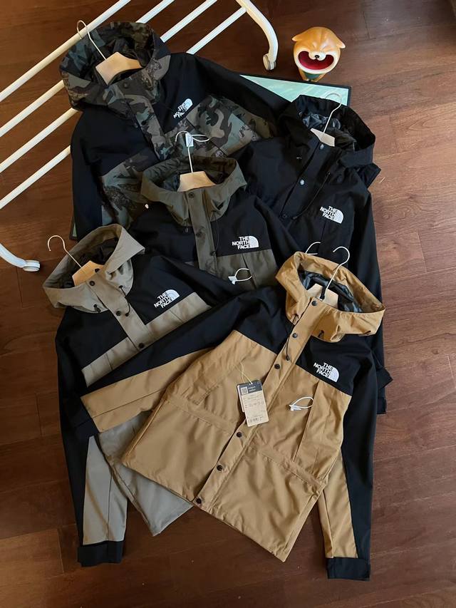 62237款P200 Thenorthface北面冲锋衣25秋冬户外防风防水硬壳男女款情侣外套夹克 颜色:黑色 军绿色 土黄色 迷彩色 浅卡其 码数:S M L