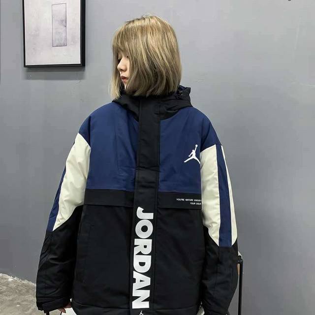 Price: 240 Jordan down jacket 1440 Embossed, three labels match, 70% down Blue/G