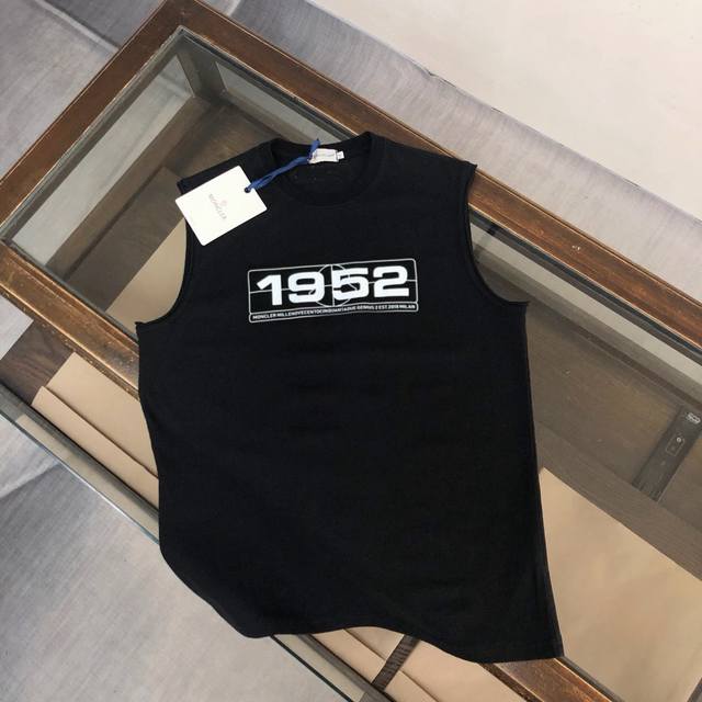 P90 Mon*Cler 蒙口 2026情侣款百搭纯棉背心，面料柔软舒适，全新设计灵感，极具时尚代表性！精致品牌印花Logo设计！手感舒适透气！极为时尚耐看有腔