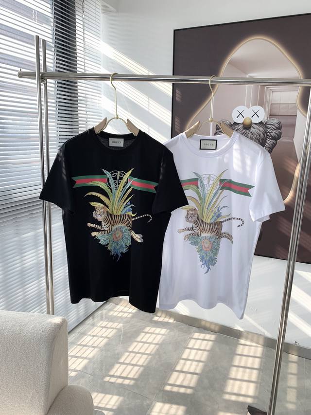 P100 Gucci's latest trendy couple's T-shirt, classic logo print crew neck T-shir P100 Gucci's latest trendy couple's T-shirt, classic logo print crew neck T-shir