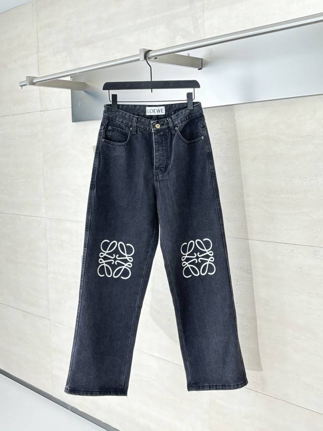 P320 Loew* 24Fw Anagram Denim Embroidered Jeans. Made with tightly woven double-