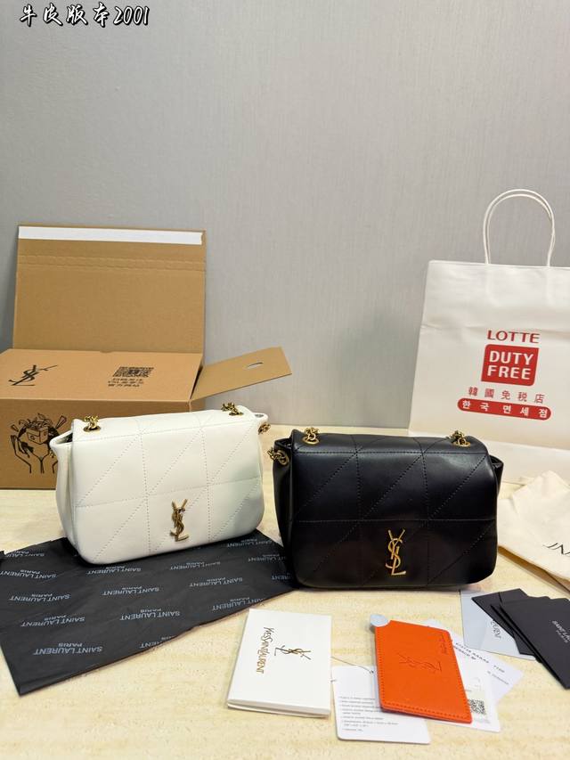 牛皮版本 P270 Ysl Jamie白色羊皮链条包 Ysl Jamie白色羊皮链条包,选用柔软纳帕羊皮,手感细腻轻盈,搭配复古古铜色五金,低调又奢华。菱格纹缝 牛皮版本 P270 Ysl Jamie白色羊皮链条包 Ysl Jamie白色羊皮链条包,选用柔软纳帕羊皮,手感细腻轻盈,搭配复古古铜色五金,低调又奢华。菱格纹缝