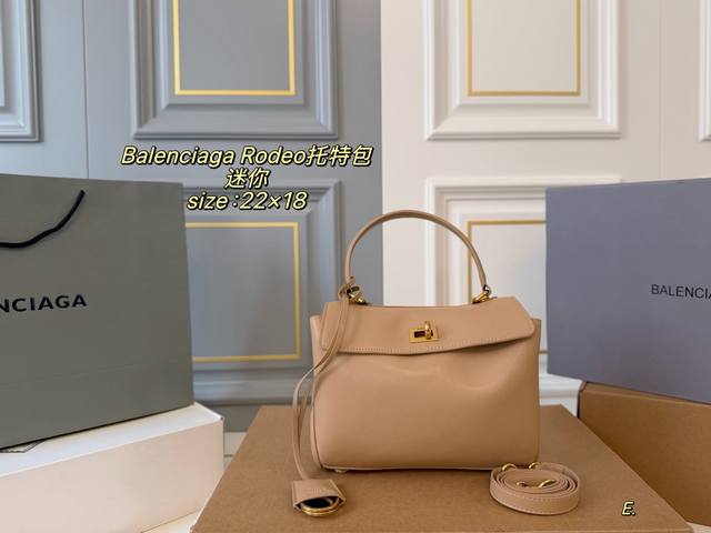 P330 迷你 折叠盒 Size:22×18迷你 Balenciaga 巴黎世家新款Rodeo托特翻盖斜挎包 皮质柔软 纹路清晰质感超好 配长肩带 斜挎可手提 P330 迷你 折叠盒 Size:22×18迷你 Balenciaga 巴黎世家新款Rodeo托特翻盖斜挎包 皮质柔软 纹路清晰质感超好 配长肩带 斜挎可手提