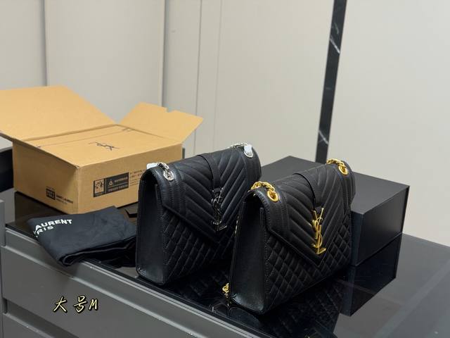 P270 配折叠盒飞机盒 圣罗兰Envelop大号信封包 时髦与实用兼具 硬朗帅气的菱格纹 板正帅气！ 可甜可御 尺寸:27.21Cm
