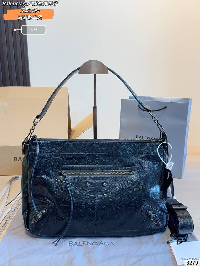 P360 巴黎世家机车包 Balenciaga 巴黎世家黑色 Le City Moto机车包小号 单肩斜挎手提多种背法,酷酷帅帅,男女同款休闲好搭配。尺寸:38 P360 巴黎世家机车包 Balenciaga 巴黎世家黑色 Le City Moto机车包小号 单肩斜挎手提多种背法,酷酷帅帅,男女同款休闲好搭配。尺寸:38