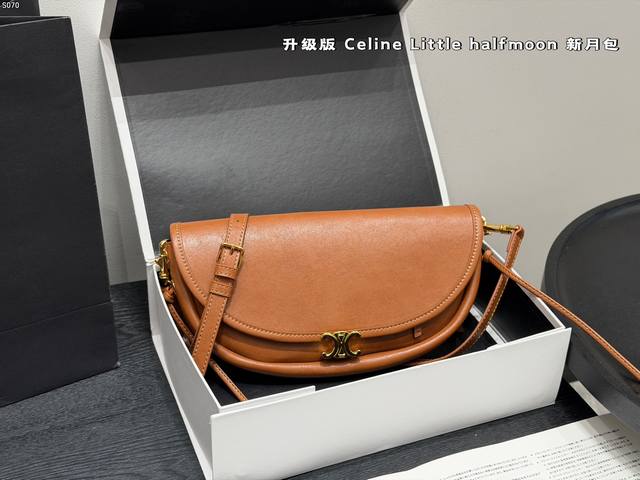 P310 折叠盒 升级品质 Size：28×15Cm Celine赛琳 Triomphe 新月包 单肩包 腋下包 Little Halfmoon 上市啦～ 是谁
