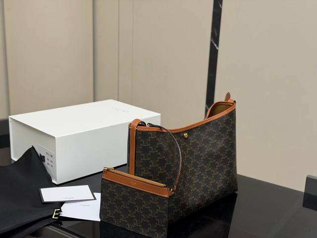 P310 折叠盒 赛琳Celine｜Soft Shopper托特包 超轻，带一个子母包，容量很大，阔以放电脑， 适合搭配秋冬～ 我先心动了姐妹们 尺寸:33.2