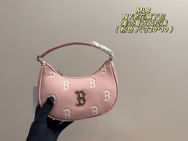 P180配盒尺寸20*10 Mlb Ny老花腋下包 Mlb Ny老花腋下包，金属Ny标超有辨识度。弧形包型，肩带可调节，腋下背Or手提都Ok，通勤休闲都能搭！容