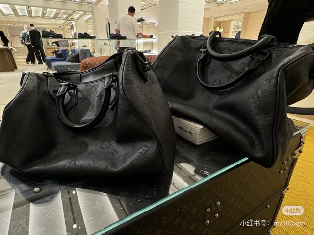 Speedy P90 30黑色 黑色实物到手感觉比想象中的好看，综合下来30感觉是日常最实用的一个大小了