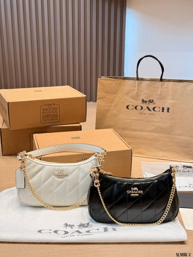 复刻版 牛皮 P270 Coach 蔻驰 Teri 腋下包 Coach蔻驰最热的腋下包上身来了 Teri系列最热腋下包 大麻将包的升级款，浅色特别好配衣服 整个