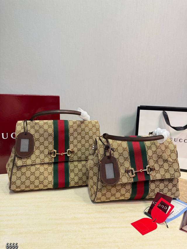 P330P320折叠盒 Gucci Paparazzo手提包,经典Gg老花帆布+红绿织带+马衔扣,复古感满满!,日常通勤、约会都超适合,容量大,电脑水杯轻松装下 P330P320折叠盒 Gucci Paparazzo手提包,经典Gg老花帆布+红绿织带+马衔扣,复古感满满!,日常通勤、约会都超适合,容量大,电脑水杯轻松装下