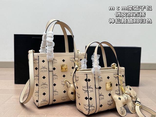 大号￥P200 小号￥P190 配飞机盒 Size：20*19Cm 16*14Cm 新款Mc 菜篮子 俏皮很百搭 配置最新包装！ 神仙颜值回归色 Mcm 菜篮子