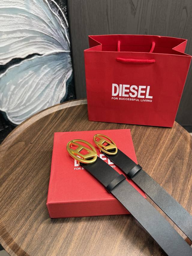 升级版 160 Diesel！ ！高版本 腰带 嘿哈 原单牛皮皮带～热门款 皮带里面最火的啦～质量很好 全套包装！五金绝对不褪色 皮带头和专柜一样的哦～ 配礼盒