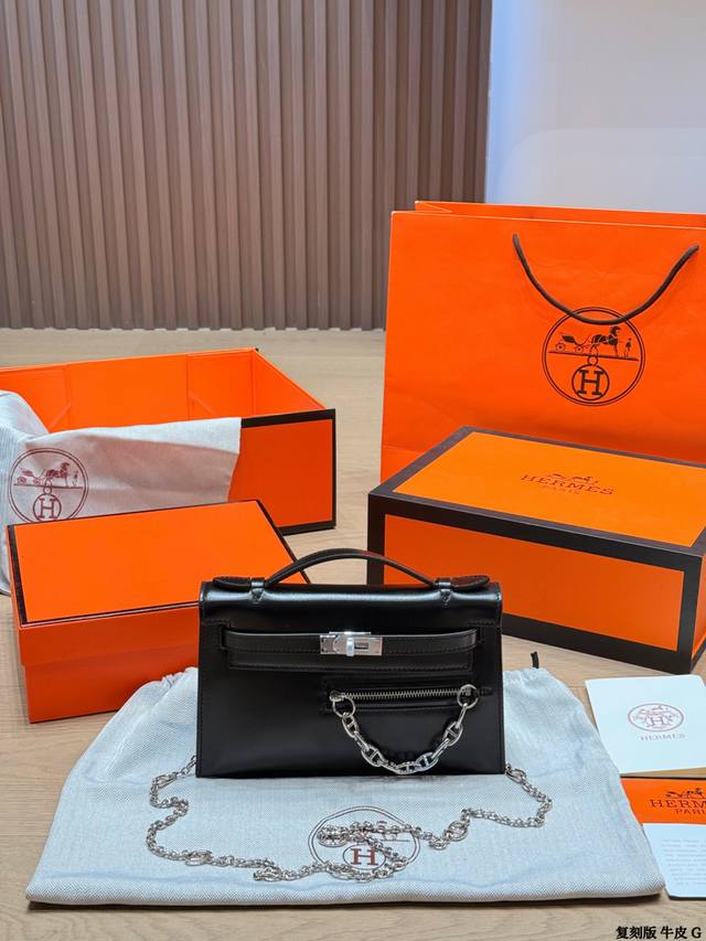 复刻版 牛皮 P380 配盒 爱马仕 Mini Kelly Rock E22 Hermes 银扣 黑一代凯莉手包银扣 爱马仕新款Box皮~皮质光泽细腻 搭配银扣 复刻版 牛皮 P380 配盒 爱马仕 Mini Kelly Rock E22 Hermes 银扣 黑一代凯莉手包银扣 爱马仕新款Box皮~皮质光泽细腻 搭配银扣