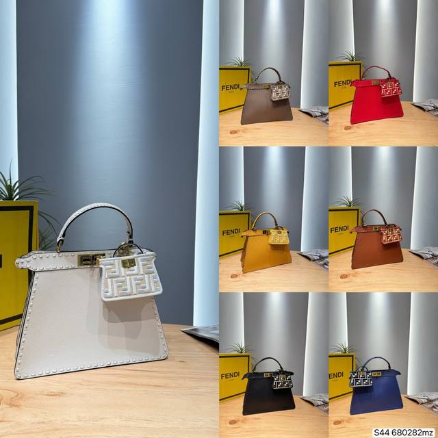 P400 配折叠盒 芬迪Fendi Peekaboo手提包 Fendi Peekaboo手提包，+Ff老花小包，简约又超有辨识度！金属锁扣+铆钉细节，质感满分。