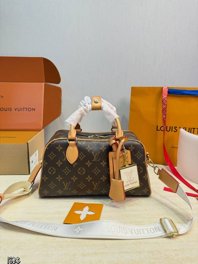 P290 Lv Boston Bucket Bag latest series. This style has a particularly strong re