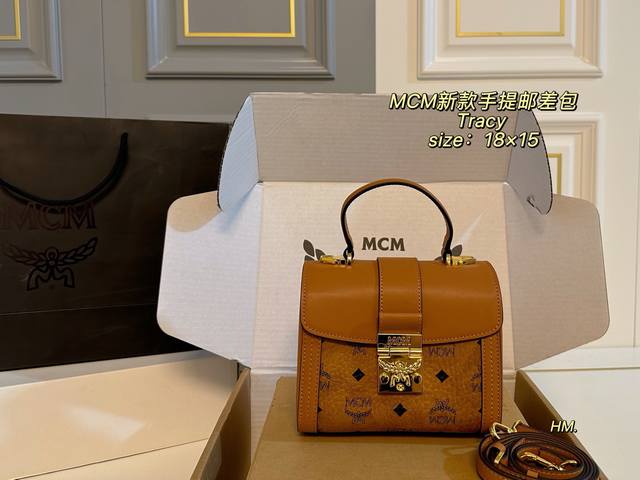 P260 飞机盒 Size:18×15 Mcm新款 Tracy手提邮差包 简约利落,百搭版型 经典Mcm 图案元素 配长肩带,可手提斜挎 独具复古风 打造精致 P260 飞机盒 Size:18×15 Mcm新款 Tracy手提邮差包 简约利落,百搭版型 经典Mcm 图案元素 配长肩带,可手提斜挎 独具复古风 打造精致