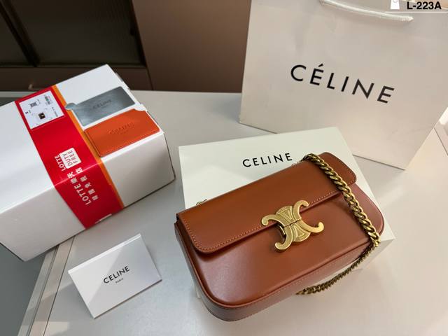 P290 配镜子 L-223A尺寸20×11双盒包装 Celin.Triomphe 配牛皮 赛琳最新款凯旋门腋下包 长方形的轮廓复古感满满～ 随便穿什么搭配这个