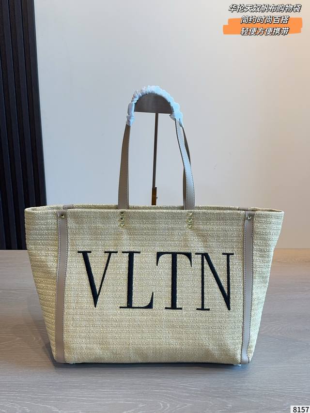 P330 Valentino canvas tote bag. Lightweight and easy to carry, featuring a large