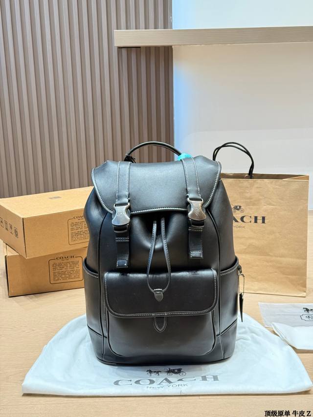 顶级原单 牛皮 P360 Coach Hitch男士双肩包 Coach Hitch男士双肩包，经典炭灰色C老花涂层帆布+哑光皮革细节，简约大气又耐用。大容量设计