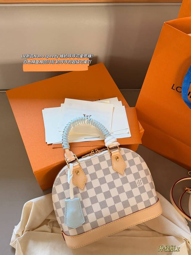 380 Box Included Size: 23.5*17.5cm This checkerboard Alma shell from L's is so c