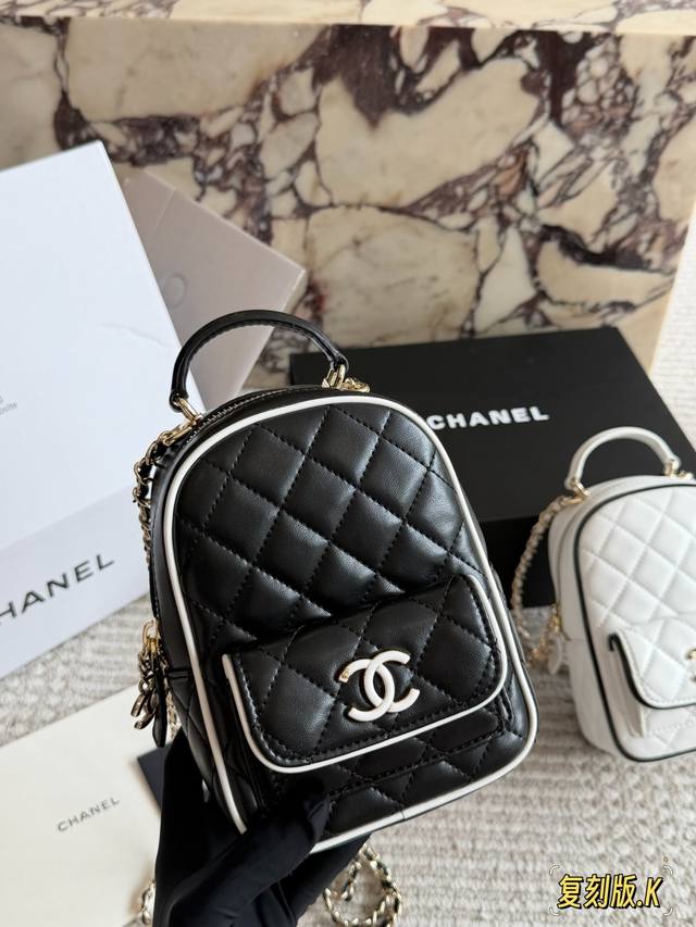 P330 Chanel 熊猫色多用小双肩 25P新款羊皮制作 配盒子13×18可爱尺寸