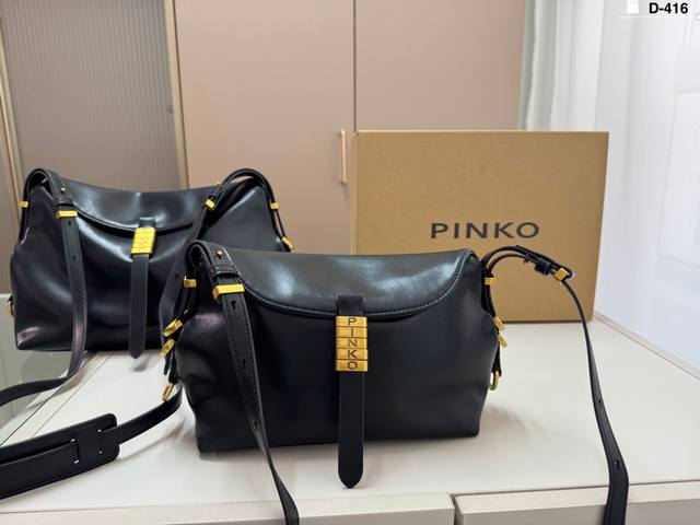 小P270 D-416尺寸29×20 23×15飞机盒 Pinko燕子马鞍包 柔滑皮革，半刚性质感 结饰肩带可斜挎，磁扣缀品牌标 绒衬带袋，日常百搭
