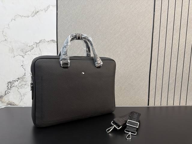 P280 Montblanc 万宝龙 牛皮男包公文包 男士商务休闲手提包 电脑包 经典百搭 实物拍摄 配送防尘袋 28 X 38 Cm。