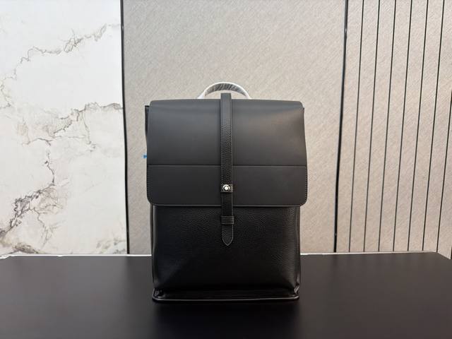 P290 Montblanc 万宝龙 牛皮三角标书包背包双肩包 常规 男女同款情侣款 经典百搭 实物拍摄 配送防尘袋 38 X 28 Cm