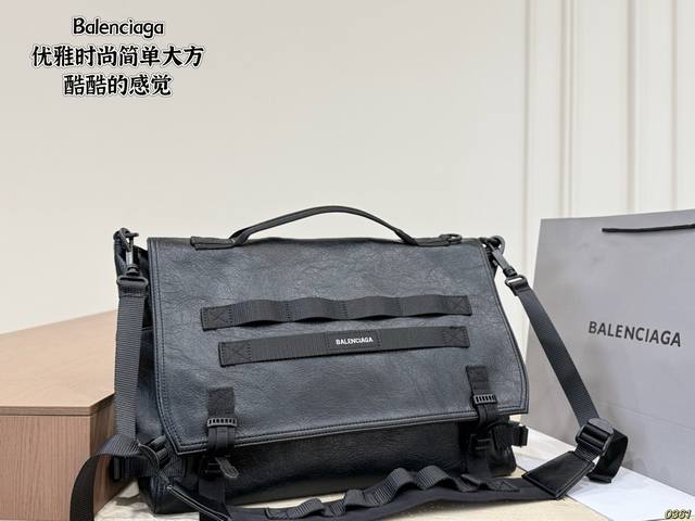 P330 巴黎世家Balenciaga 优雅时尚简单又大方 酷酷的感觉 还带给你带来复古潮流的感觉 尺寸40 30 P330 巴黎世家Balenciaga 优雅时尚简单又大方 酷酷的感觉 还带给你带来复古潮流的感觉 尺寸40 30