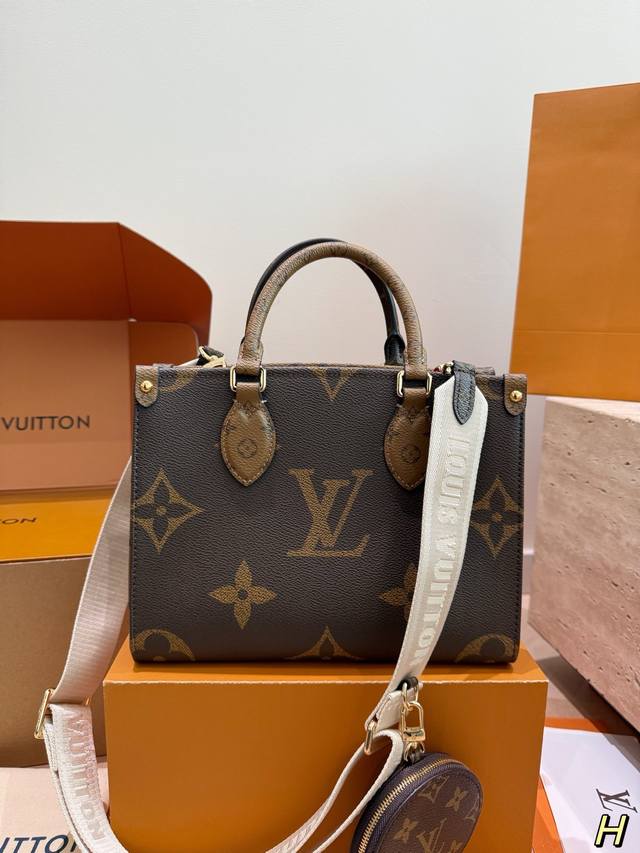 P380 配礼盒 Lv Onthego 原单 折叠礼盒 原单品质 Lv A B面原料 Onthego妈咪袋 性价比之王这是一款超赞的包型，灵感来自于恶搞Lv的街