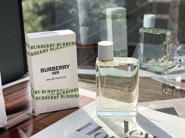 110原单品质 Burberry巴宝莉22年花与她果漾来咯，花与她系列的22年新品 给你们康康他的味道婴花果香调的一款 真的很轻快自由很适合现代女性的香水 连瓶