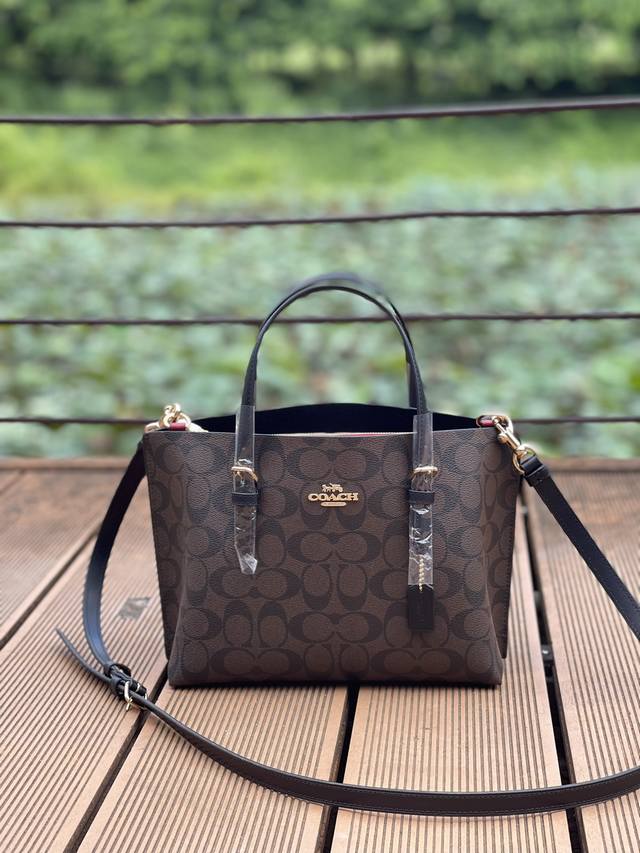 P440 C家纯原 C4250 顶级品质，小号购物袋 C纹Tote系列，，Pvc拼头层牛皮 二个主收纳袋，拉链隔层设计，肩带可调节 可拆卸，上身非常好看，非市场